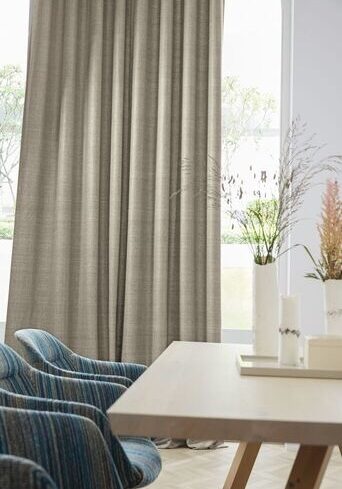 img-29586d7f-f788-42d3-bb00-2bdd8e54c5bd Bløde gardiner i stof