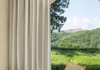 img-cce8ac08-e72e-4f2a-8442-62e4222d4c3c Gardiner til stuen